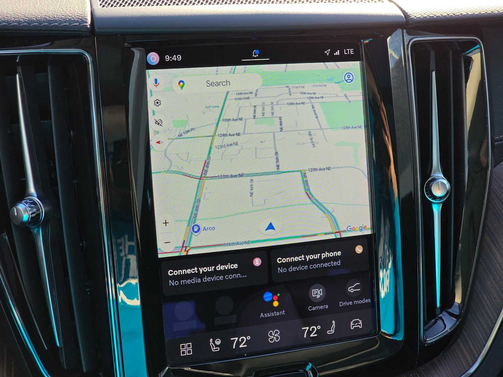 2023 Volvo XC60 Recharge Plug-In Hybrid Ultimate Bright Theme