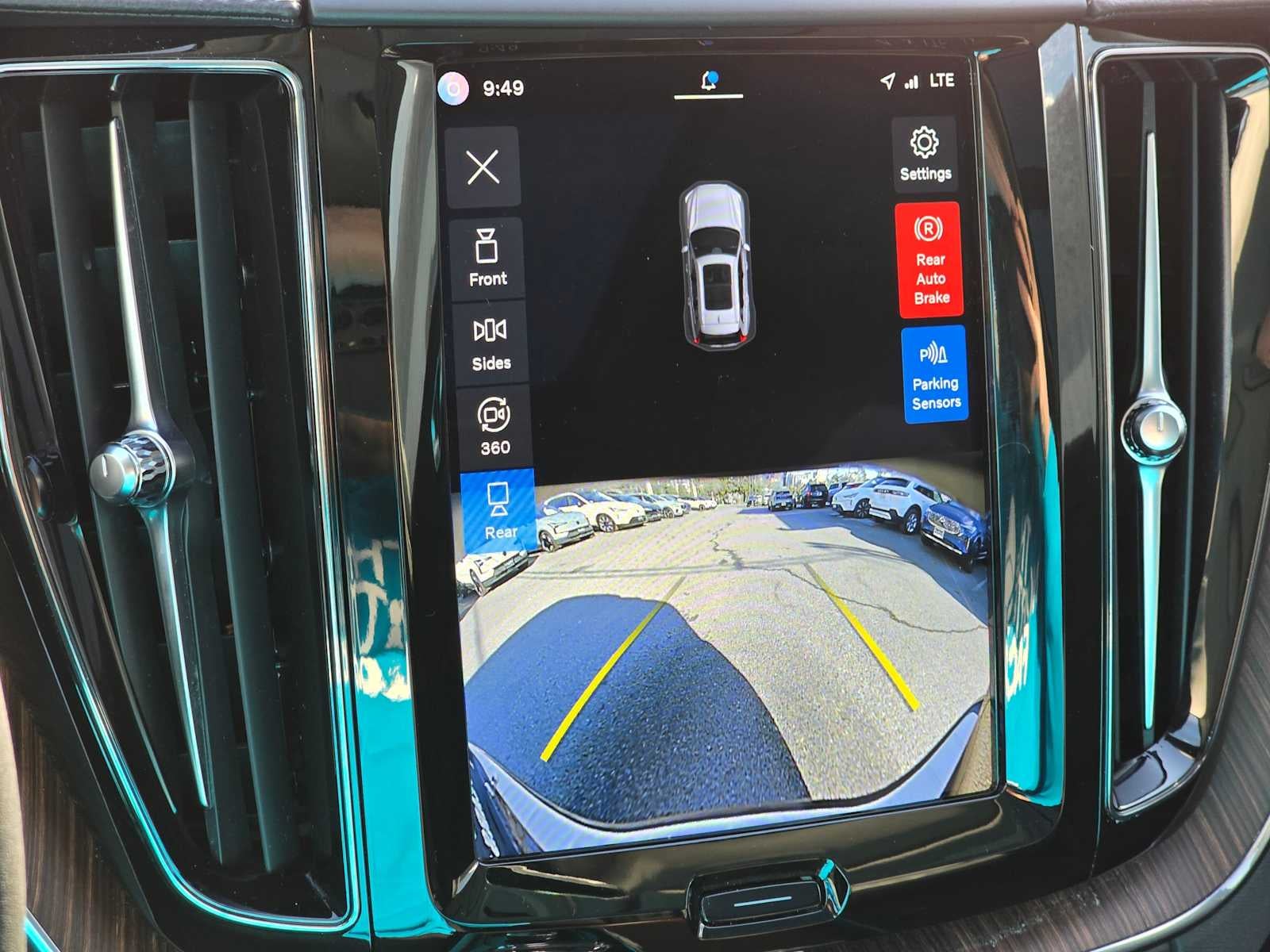 2023 Volvo XC60 Recharge Plug-In Hybrid Ultimate Bright Theme