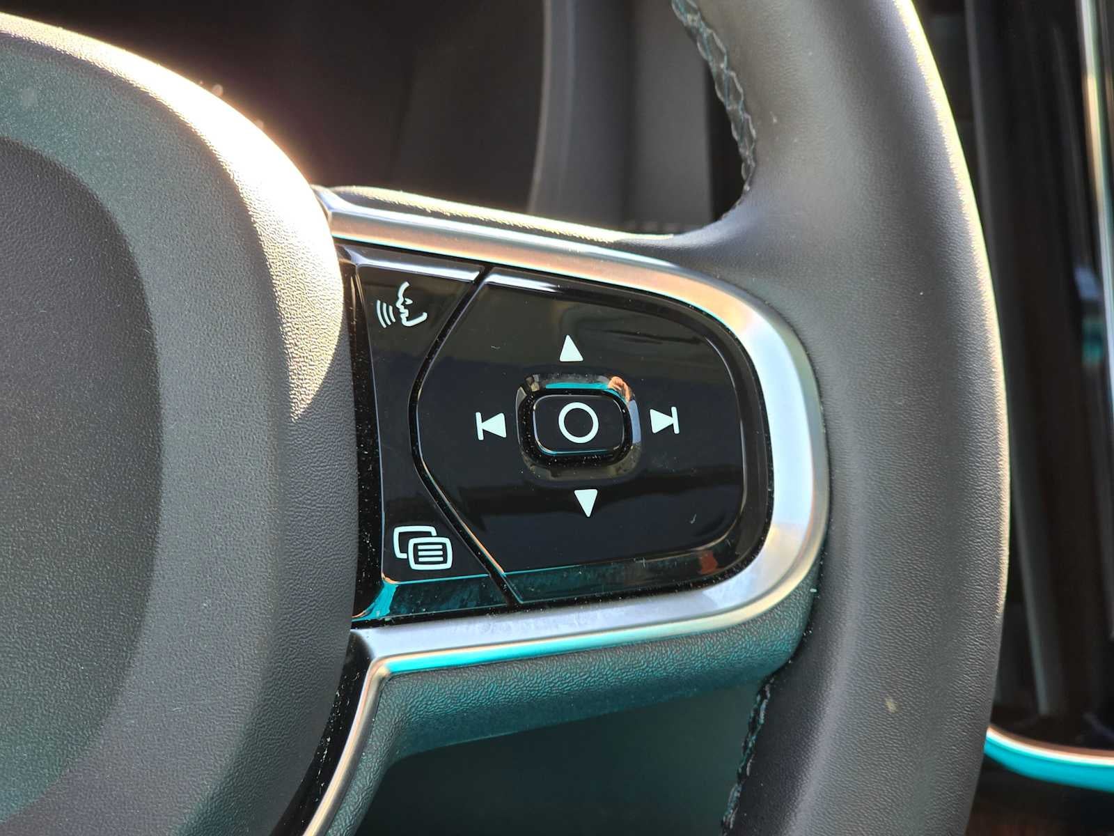 2023 Volvo XC60 Recharge Plug-In Hybrid Ultimate Bright Theme