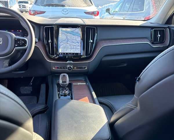 2023 Volvo XC60 Recharge Plug-In Hybrid Ultimate Bright Theme