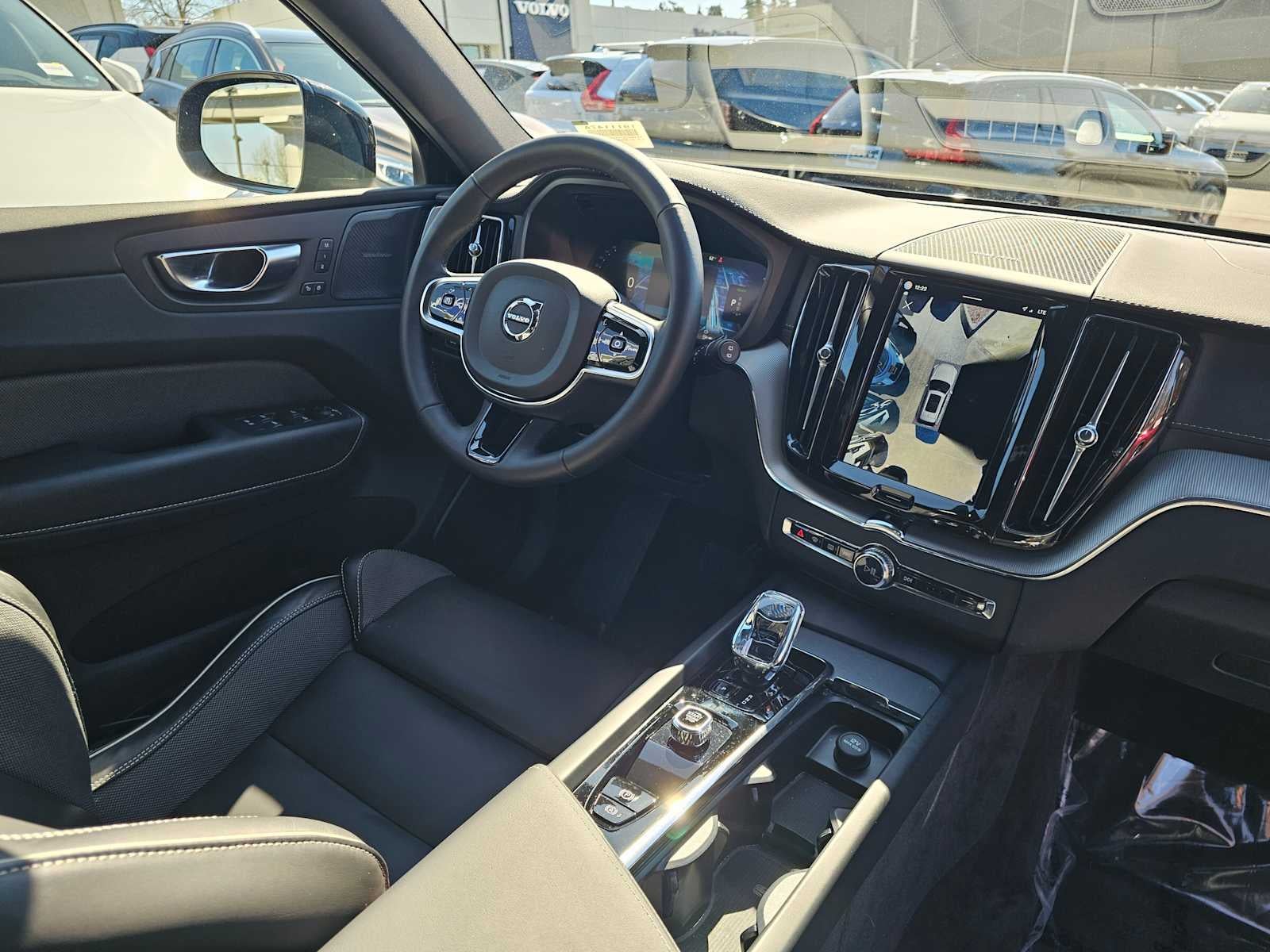 2024 Volvo XC60 Recharge Plug-In Hybrid Ultimate Black Edition