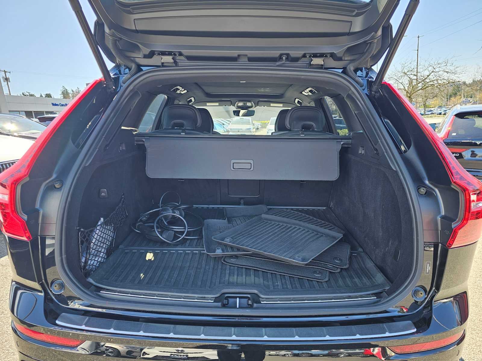 2024 Volvo XC60 Recharge Plug-In Hybrid Ultimate Black Edition