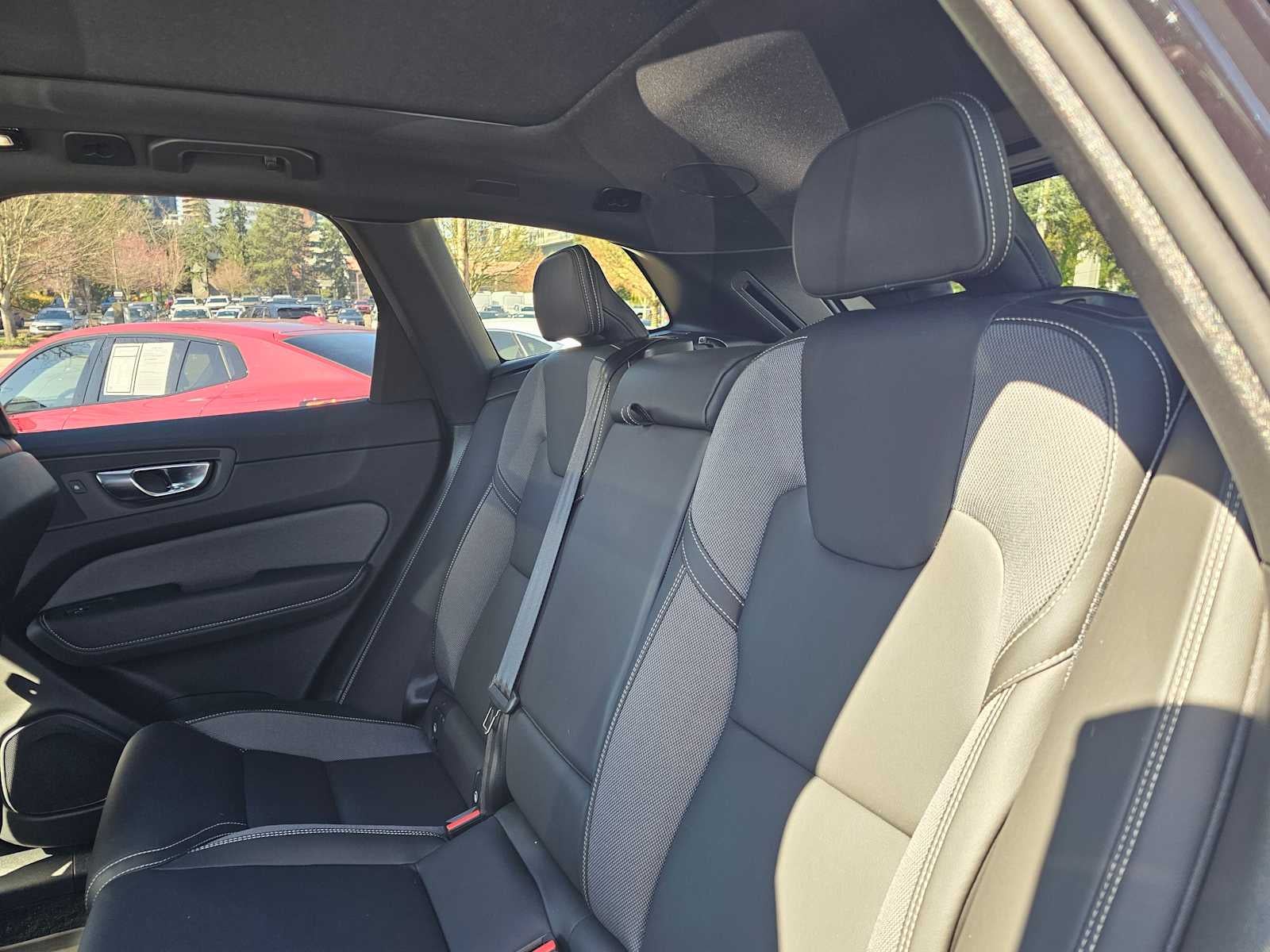 2024 Volvo XC60 Recharge Plug-In Hybrid Ultimate Black Edition