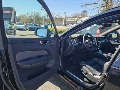 2024 Volvo XC60 Recharge Plug-In Hybrid Ultimate Black Edition