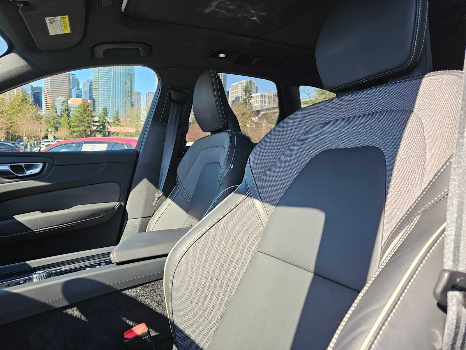 2024 Volvo XC60 Recharge Plug-In Hybrid Ultimate Black Edition