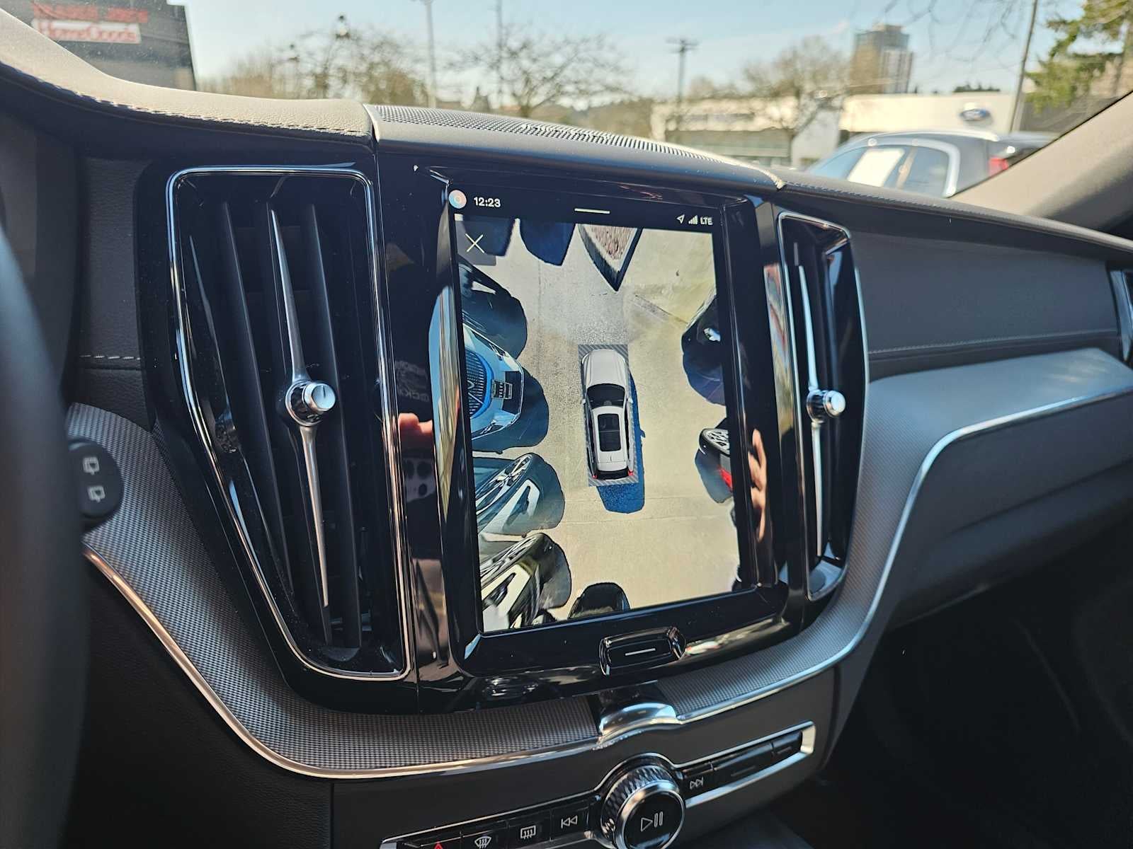 2024 Volvo XC60 Recharge Plug-In Hybrid Ultimate Black Edition