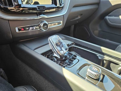 2024 Volvo XC60 Recharge Plug-In Hybrid Ultimate Black Edition