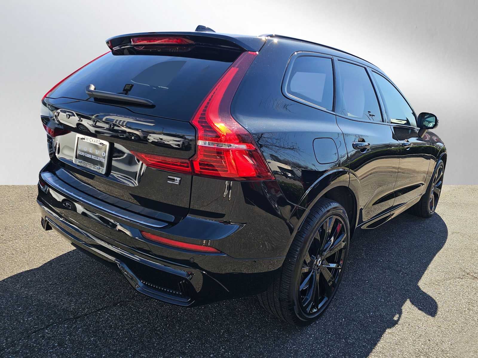 2024 Volvo XC60 Recharge Plug-In Hybrid Ultimate Black Edition