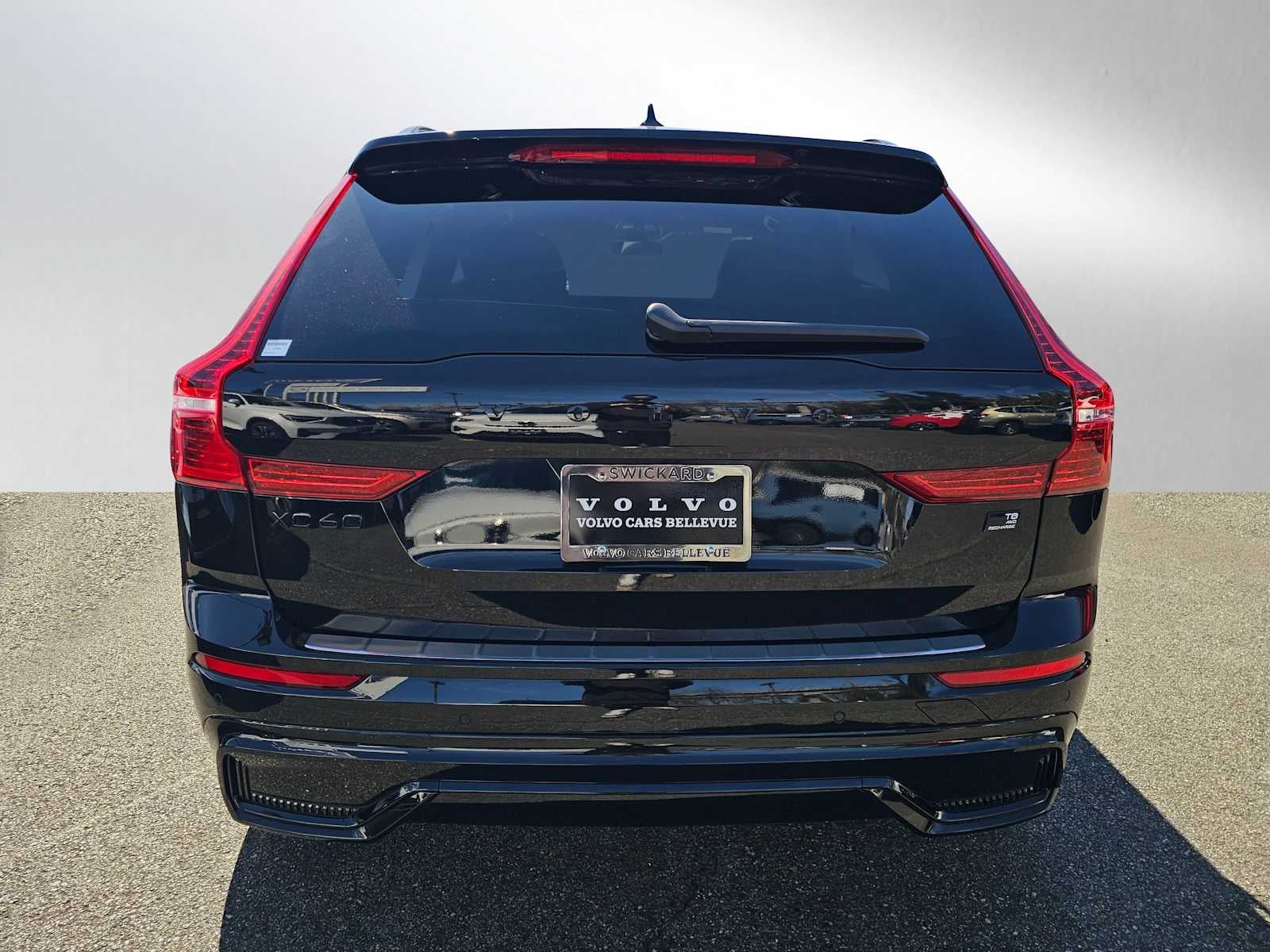 2024 Volvo XC60 Recharge Plug-In Hybrid Ultimate Black Edition