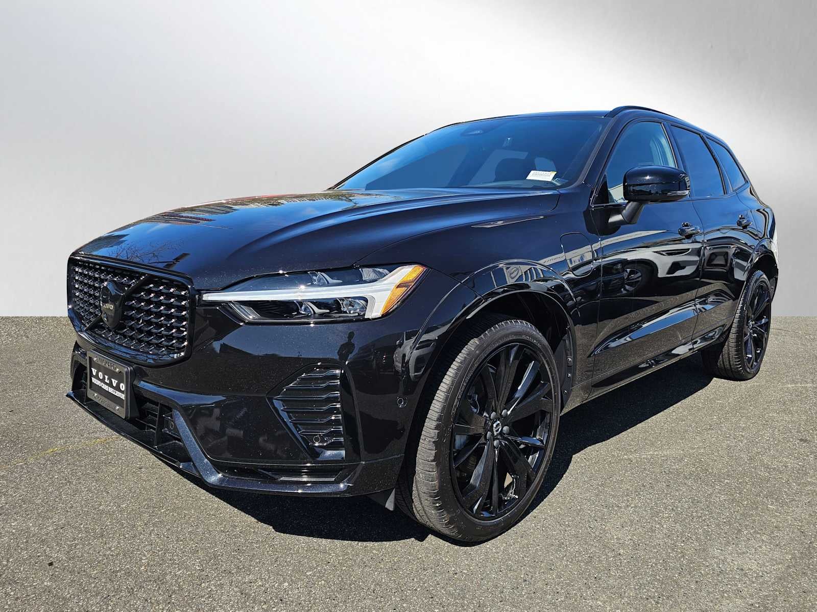 2024 Volvo XC60 Recharge Plug-In Hybrid Ultimate Black Edition
