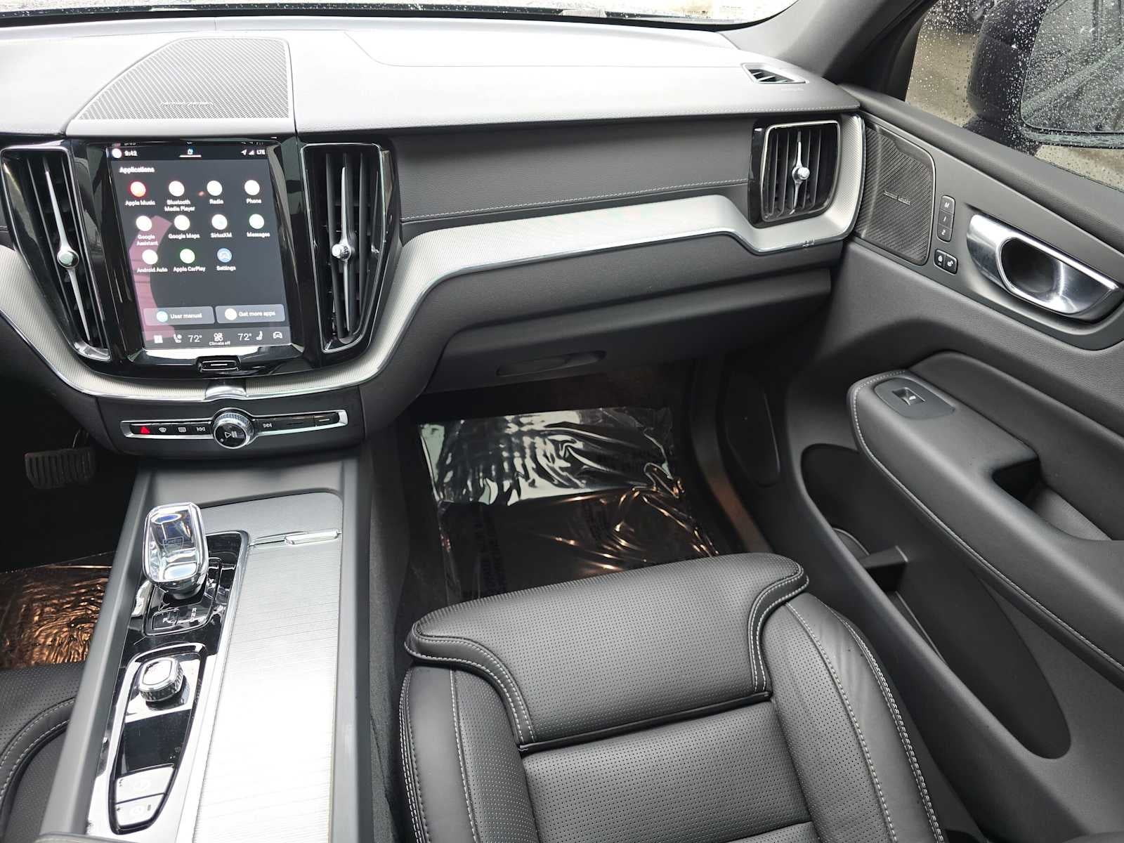 2024 Volvo XC60 Recharge Plug-In Hybrid Ultimate Black Edition