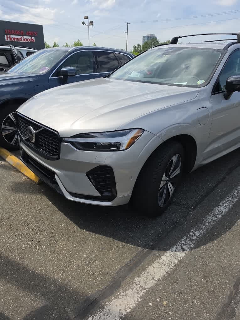 2024 Volvo XC60 Recharge Plug-In Hybrid Plus Dark Theme