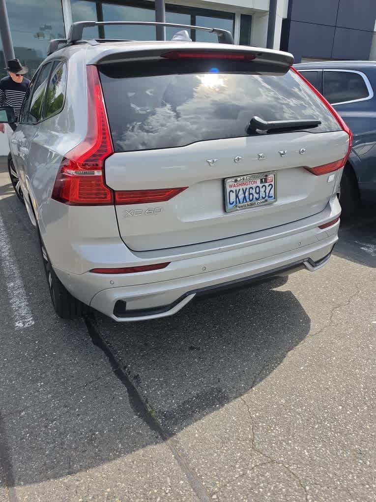 2024 Volvo XC60 Recharge Plug-In Hybrid Plus Dark Theme