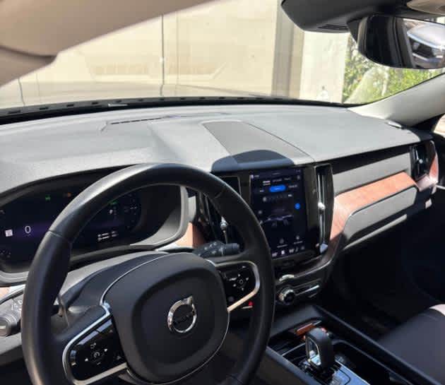 2023 Volvo XC60 Recharge Plug-In Hybrid Plus Dark Theme
