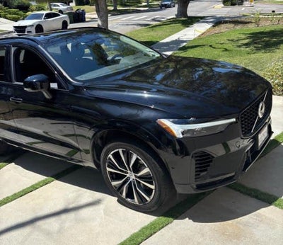 2023 Volvo XC60 Recharge Plug-In Hybrid Plus Dark Theme