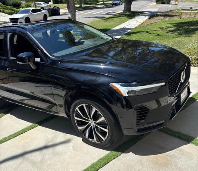 2023 Volvo XC60 Recharge Plug-In Hybrid Plus Dark Theme