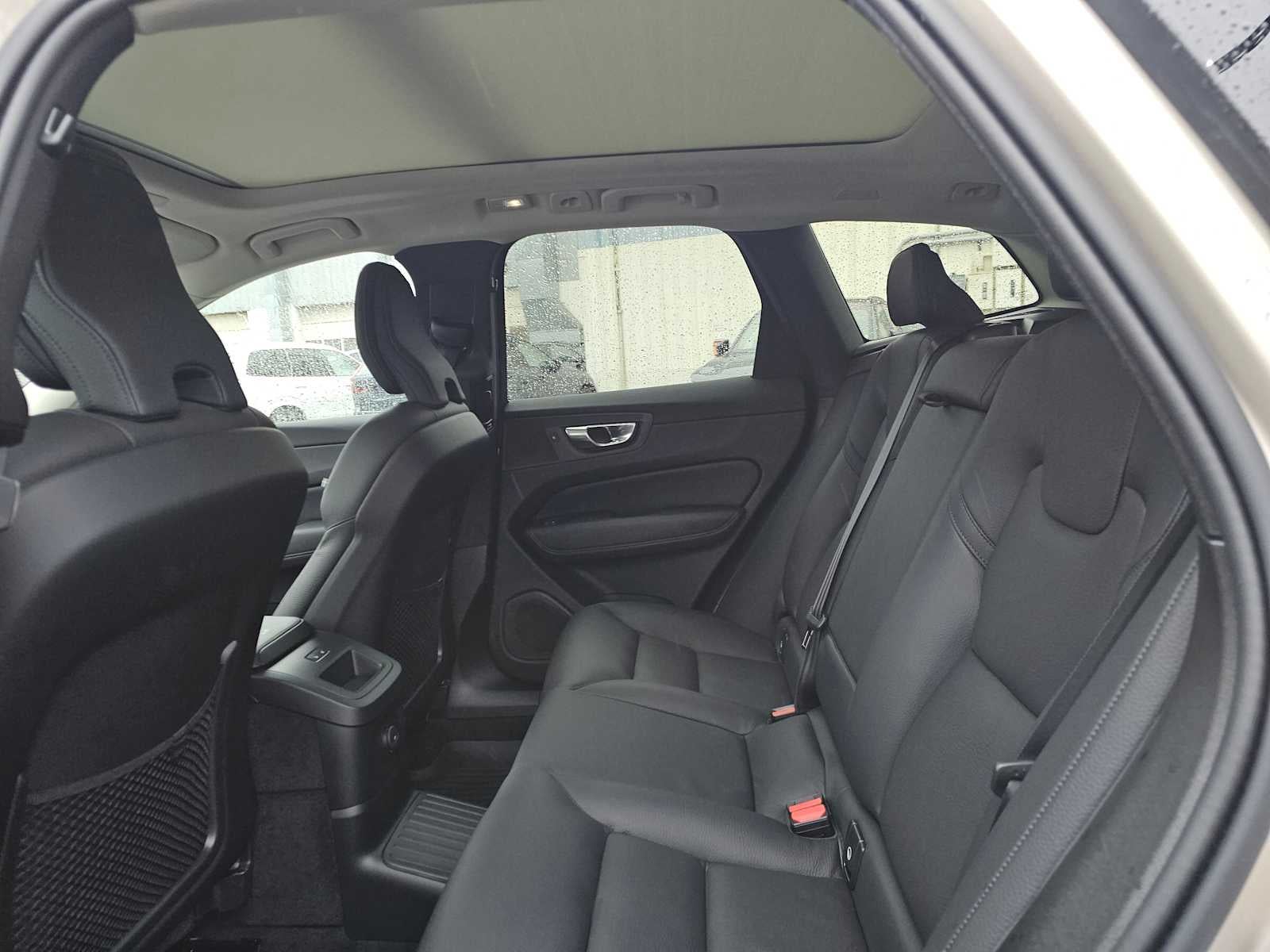 2024 Volvo XC60 Recharge Plug-In Hybrid Plus Dark Theme