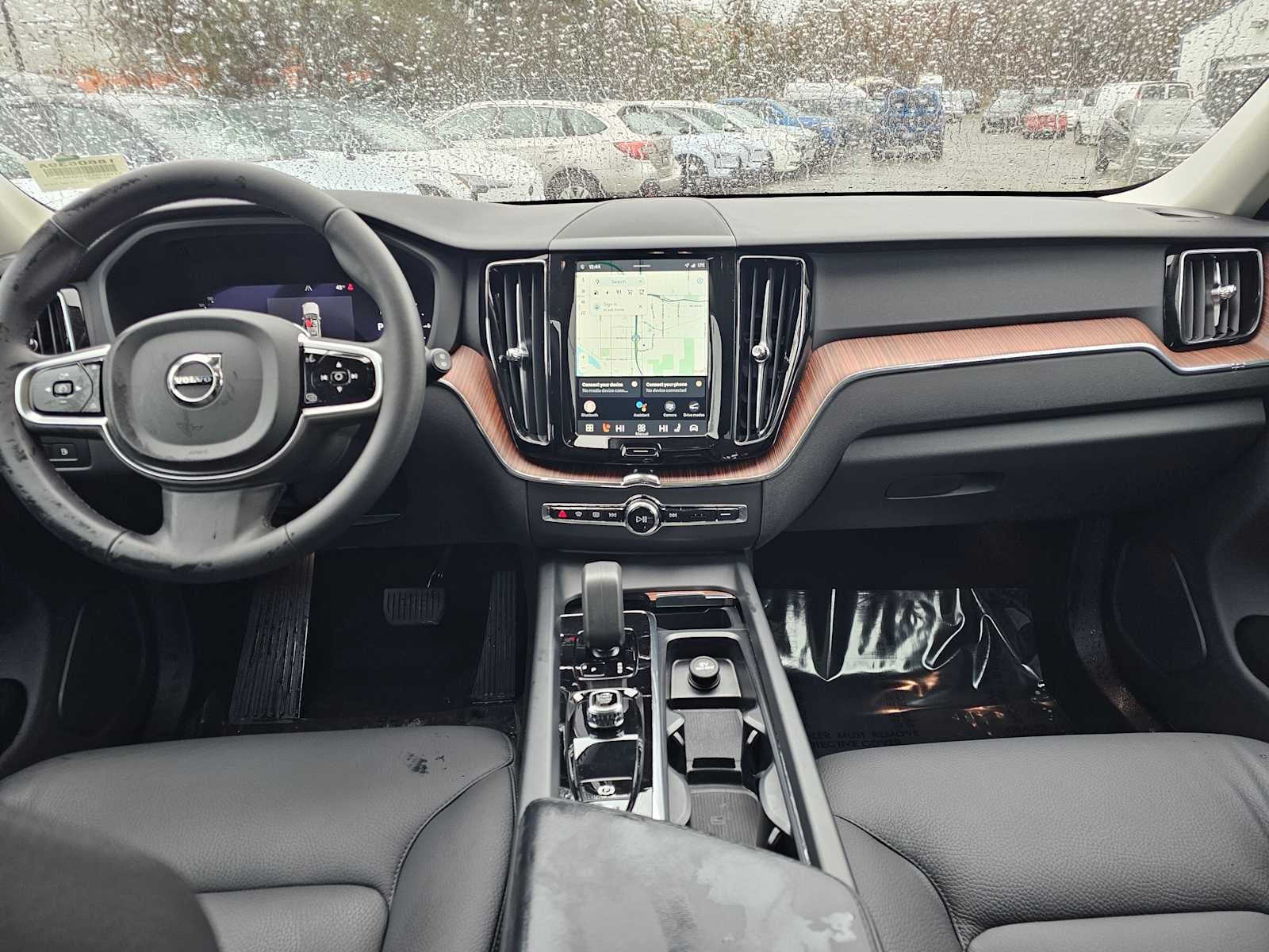 2024 Volvo XC60 Recharge Plug-In Hybrid Plus Dark Theme