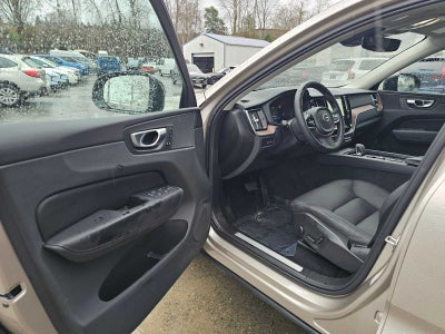 2024 Volvo XC60 Recharge Plug-In Hybrid Plus Dark Theme