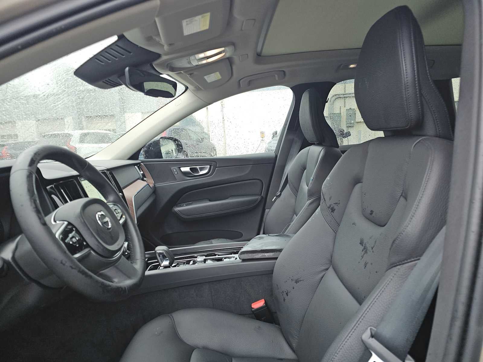 2024 Volvo XC60 Recharge Plug-In Hybrid Plus Dark Theme