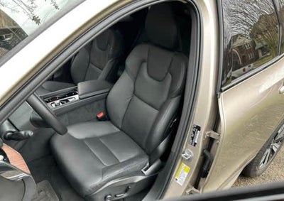 2024 Volvo XC60 Recharge Plug-In Hybrid Plus Dark Theme