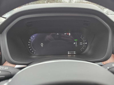 2024 Volvo XC60 Recharge Plug-In Hybrid Plus Dark Theme