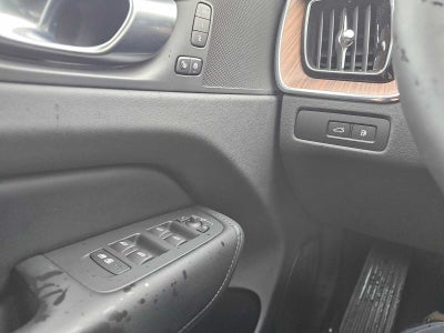 2024 Volvo XC60 Recharge Plug-In Hybrid Plus Dark Theme