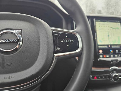 2024 Volvo XC60 Recharge Plug-In Hybrid Plus Dark Theme