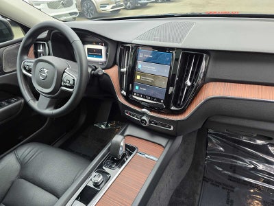 2024 Volvo XC60 Recharge Plug-In Hybrid Plus Dark Theme