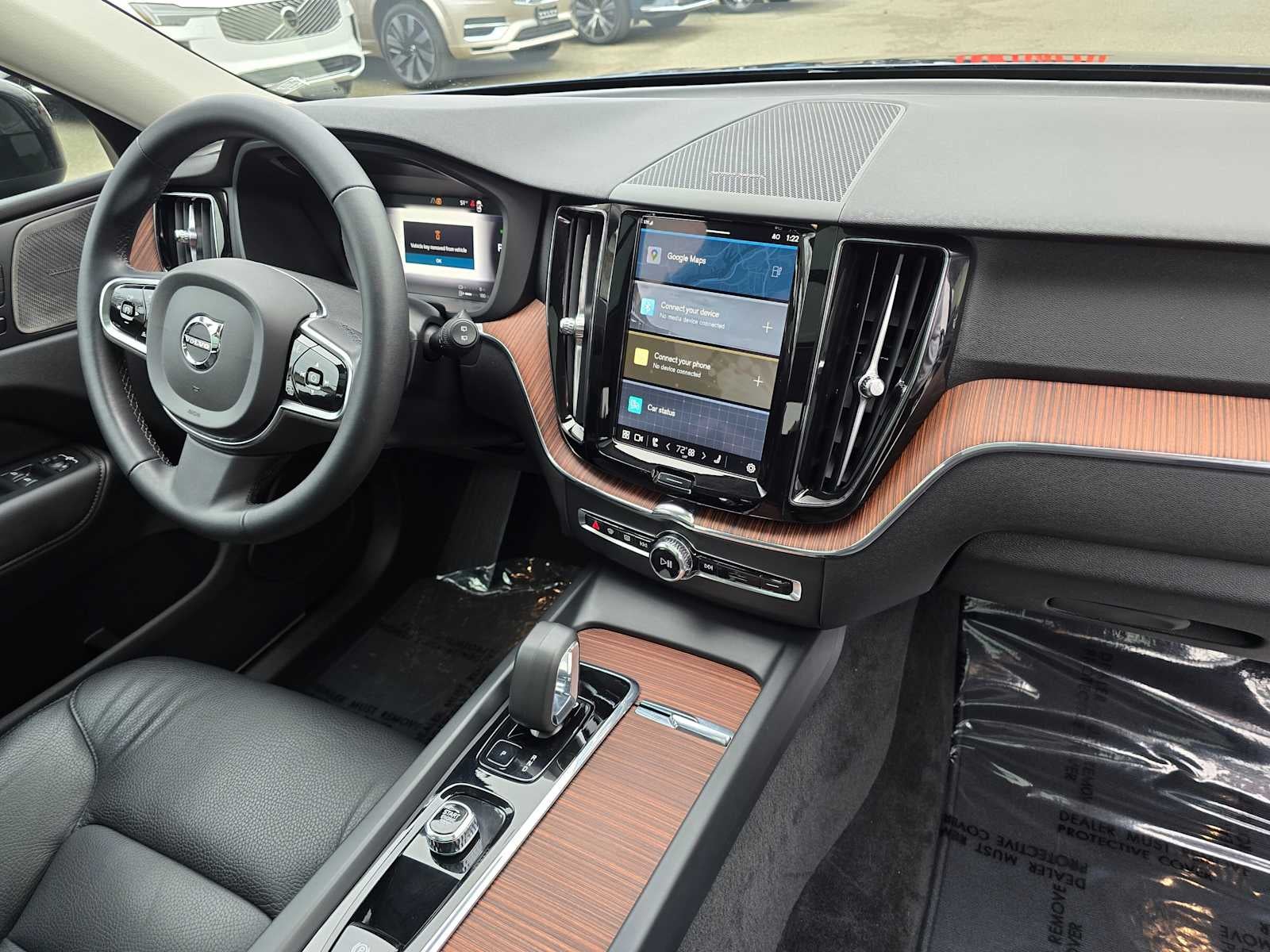 2024 Volvo XC60 Recharge Plug-In Hybrid Plus Dark Theme