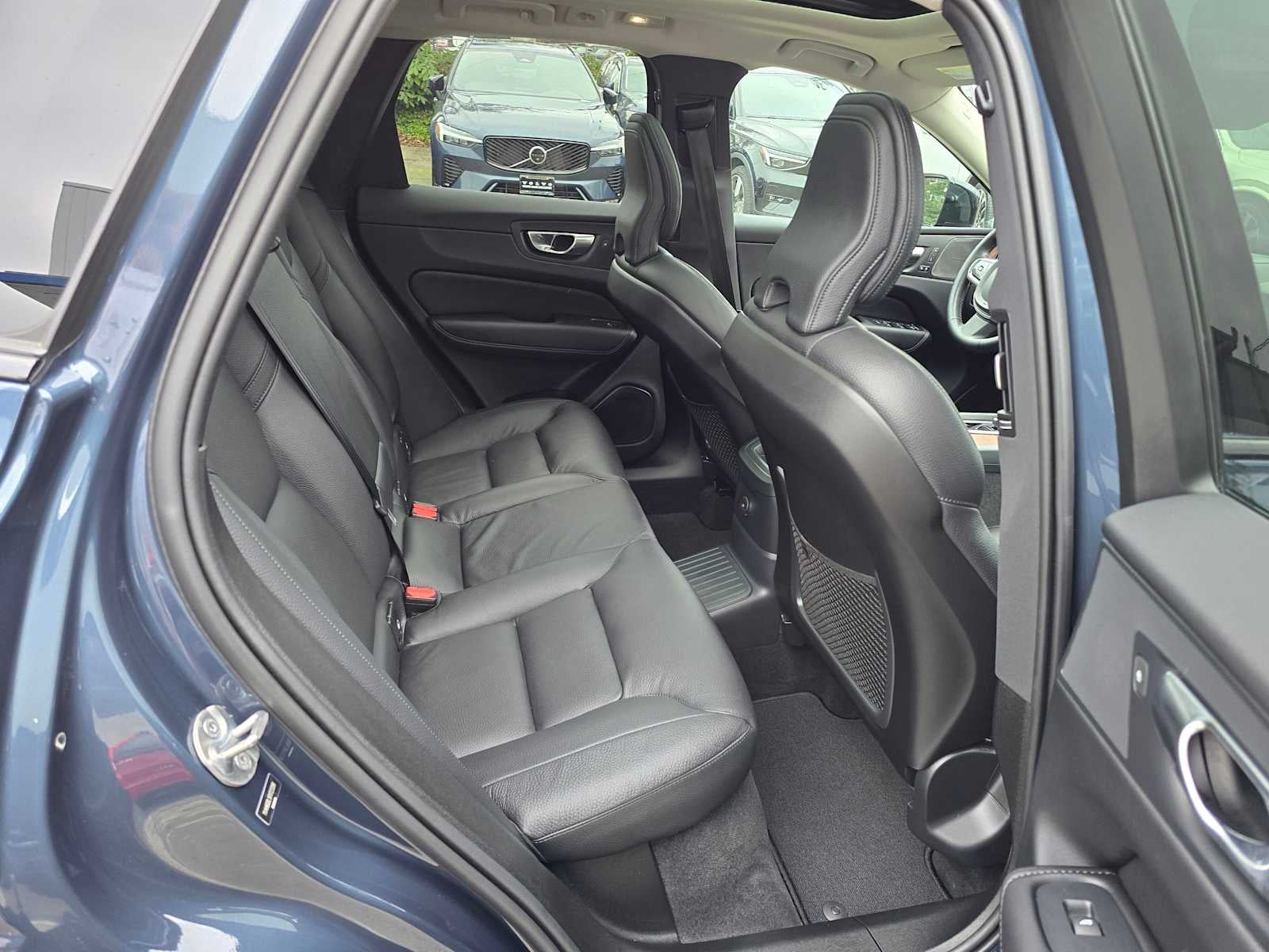 2024 Volvo XC60 Recharge Plug-In Hybrid Plus Dark Theme