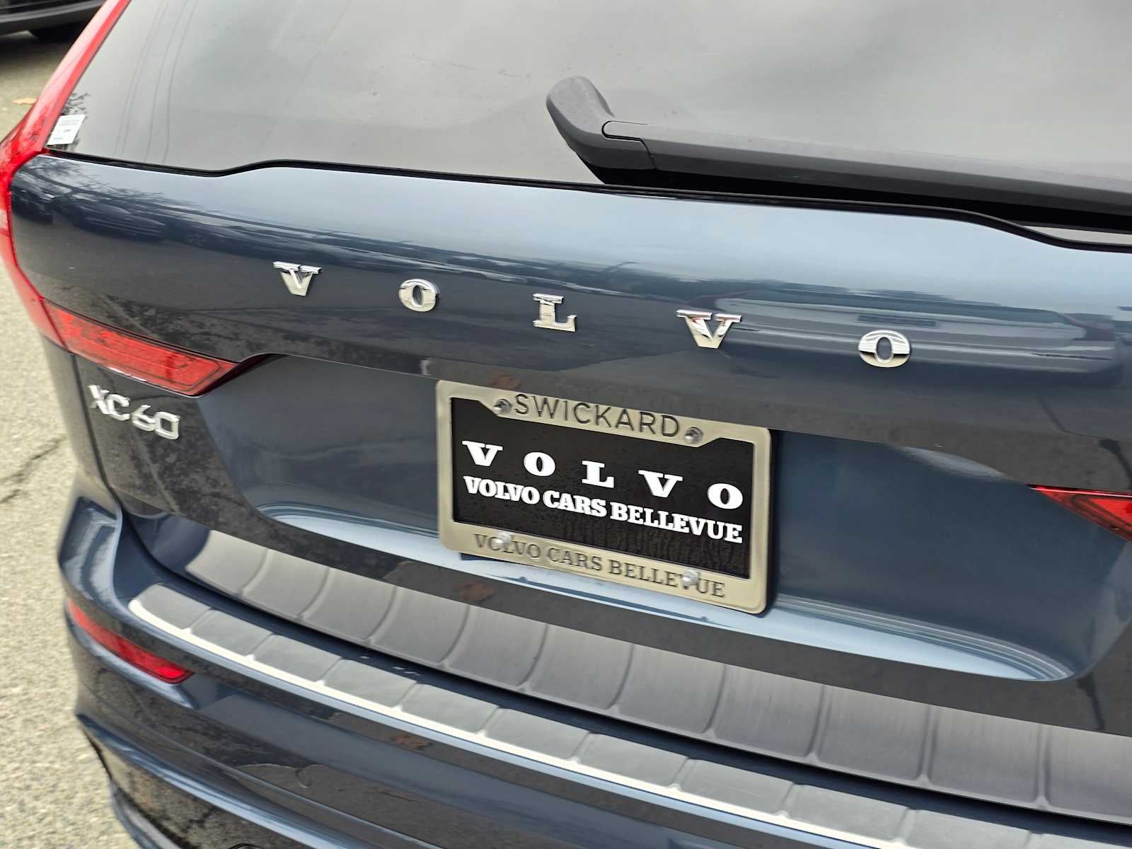 2024 Volvo XC60 Recharge Plug-In Hybrid Plus Dark Theme