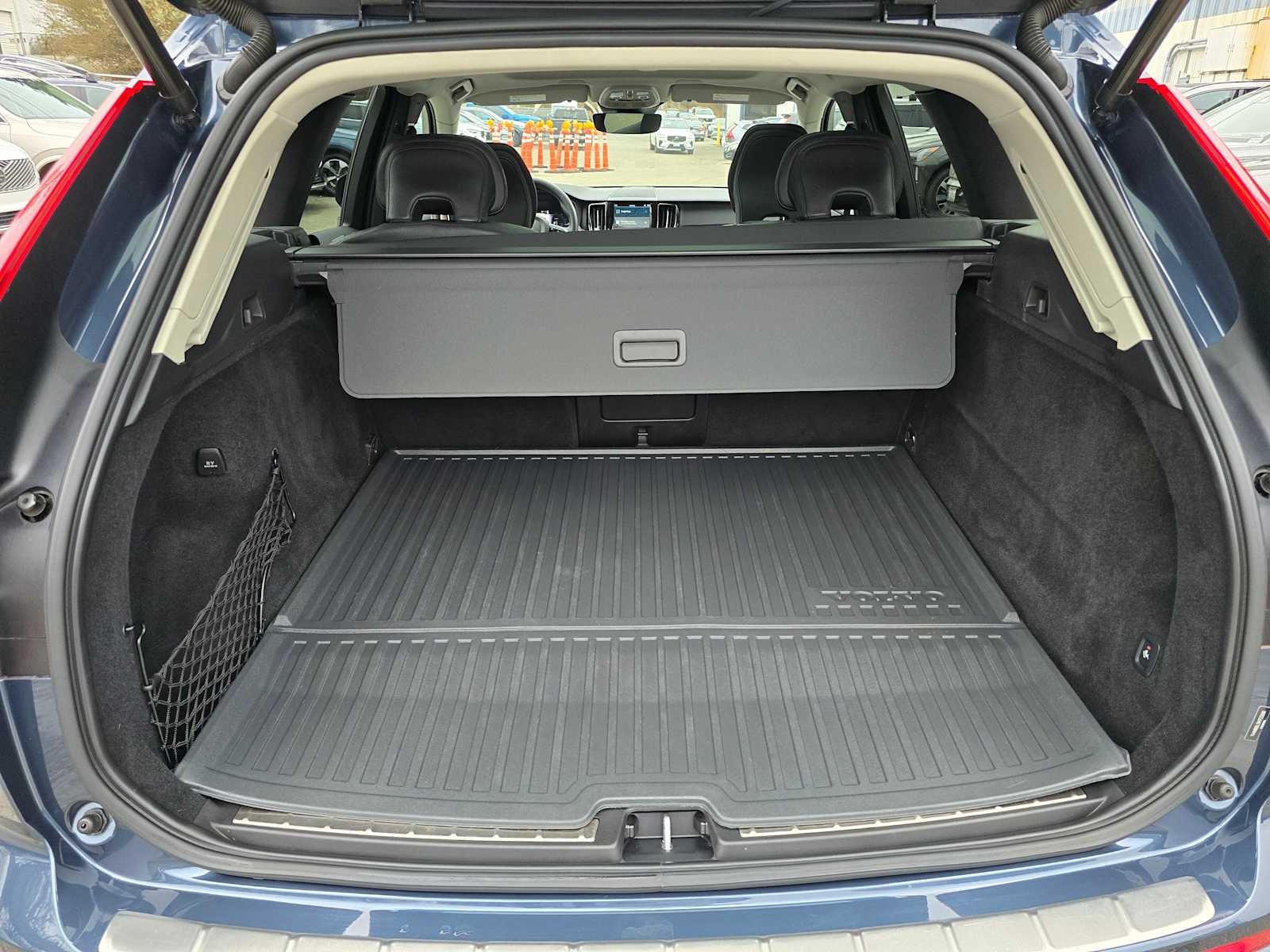 2024 Volvo XC60 Recharge Plug-In Hybrid Plus Dark Theme