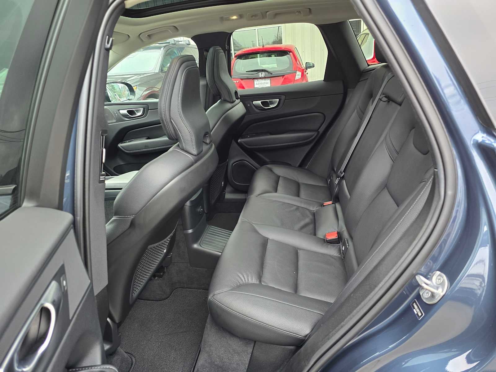 2024 Volvo XC60 Recharge Plug-In Hybrid Plus Dark Theme