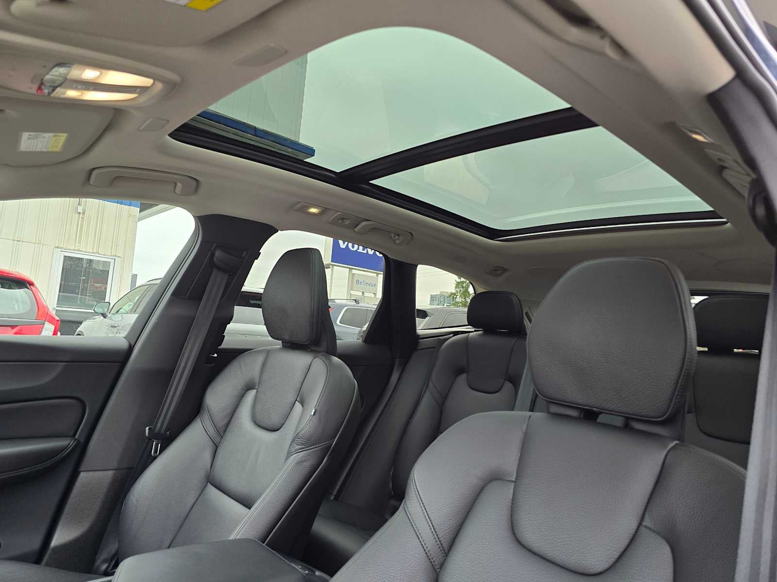 2024 Volvo XC60 Recharge Plug-In Hybrid Plus Dark Theme