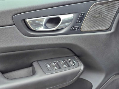 2024 Volvo XC60 Recharge Plug-In Hybrid Plus Dark Theme