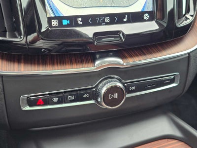 2024 Volvo XC60 Recharge Plug-In Hybrid Plus Dark Theme