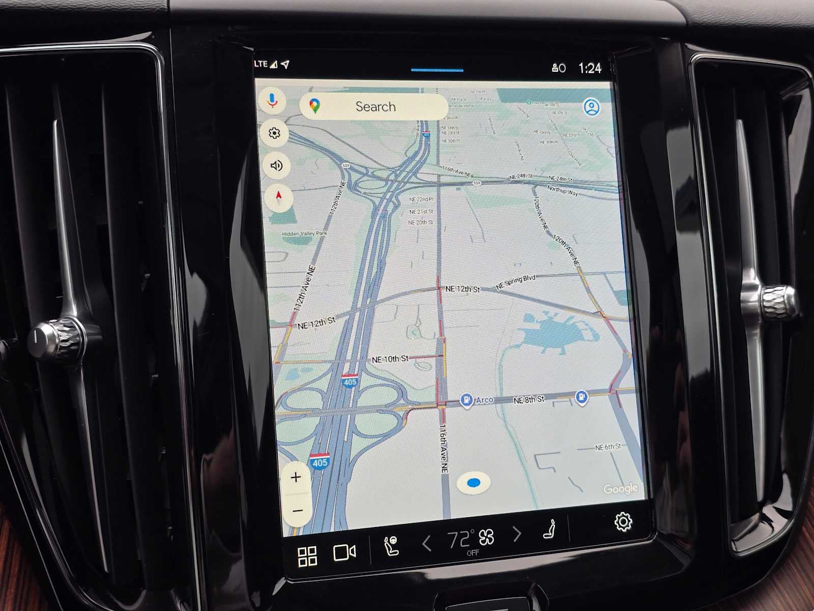 2024 Volvo XC60 Recharge Plug-In Hybrid Plus Dark Theme