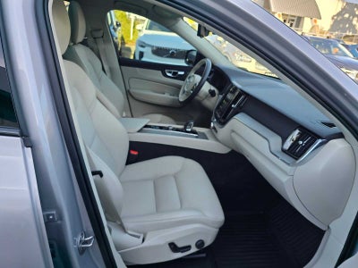 2024 Volvo XC60 Recharge Plug-In Hybrid Plus Dark Theme