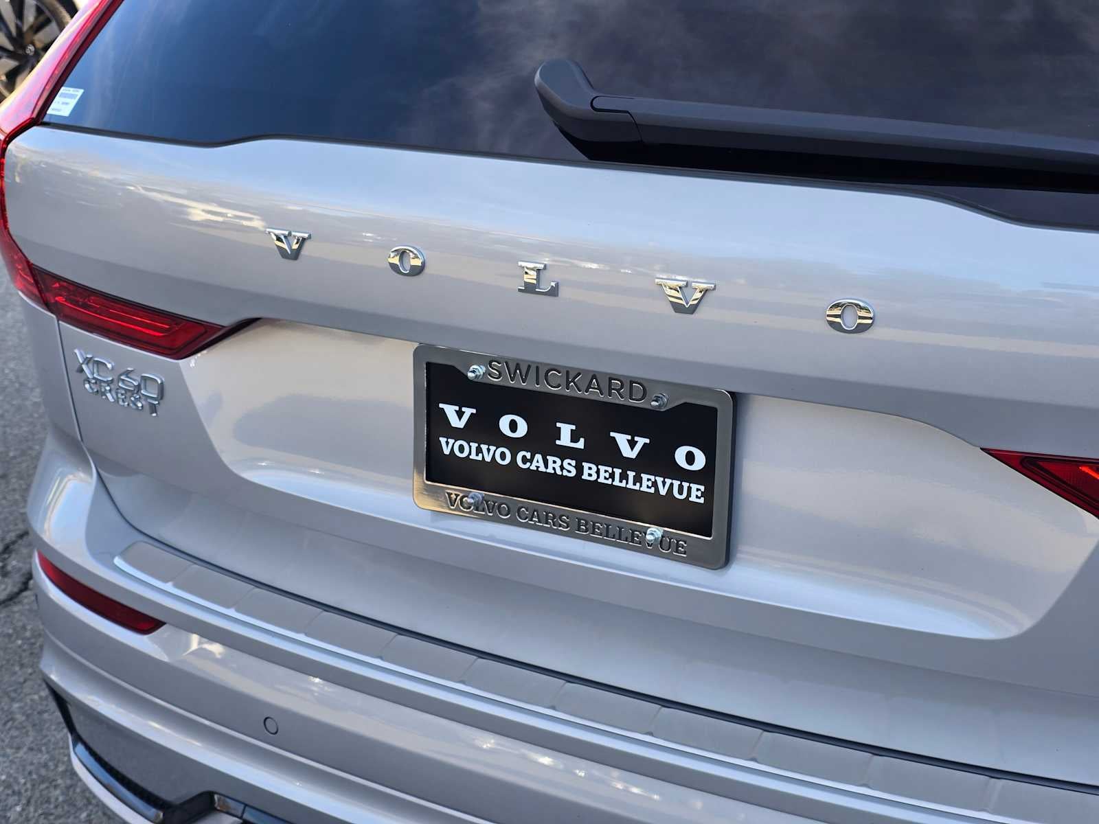 2024 Volvo XC60 Recharge Plug-In Hybrid Plus Dark Theme