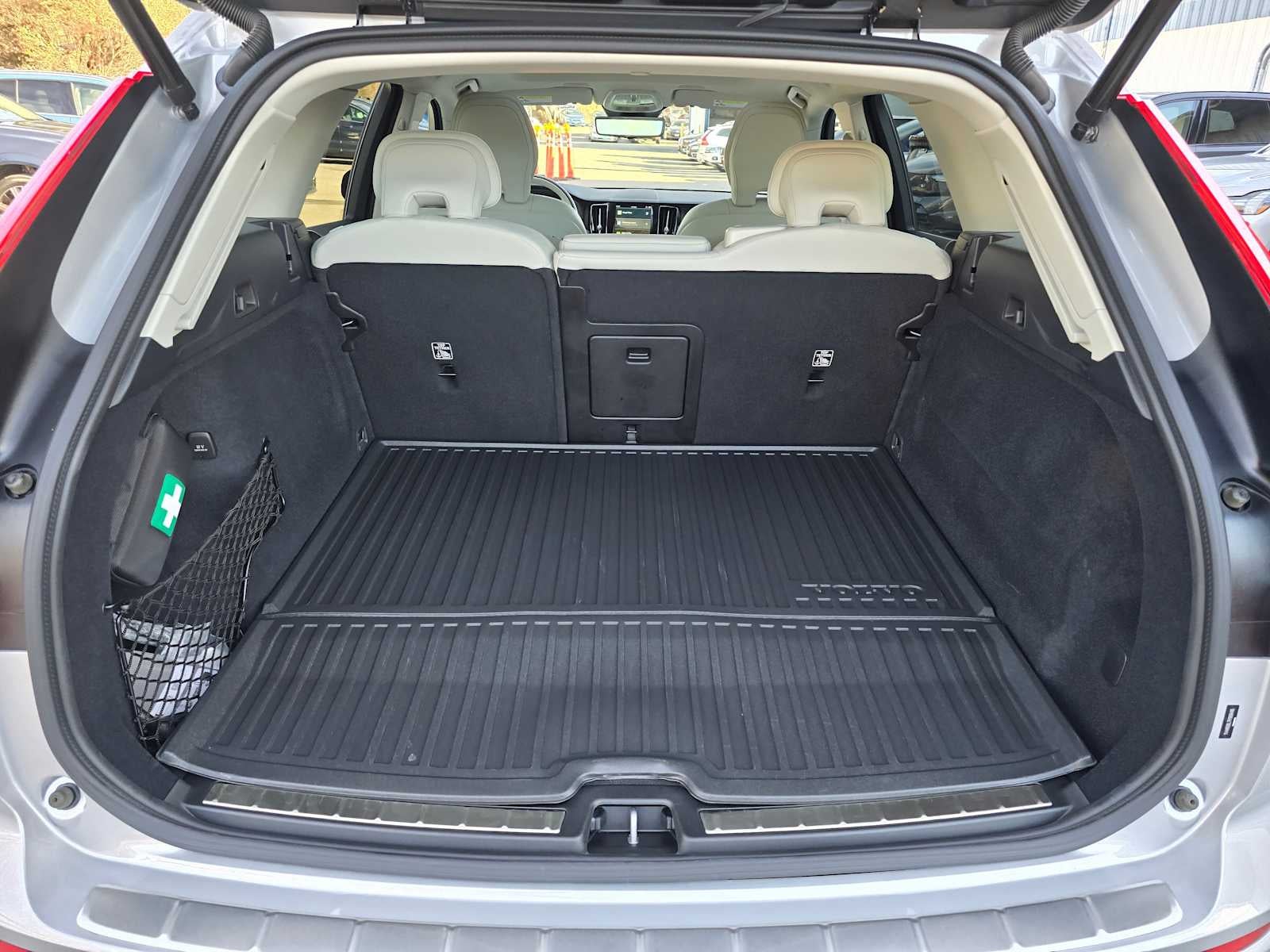 2024 Volvo XC60 Recharge Plug-In Hybrid Plus Dark Theme