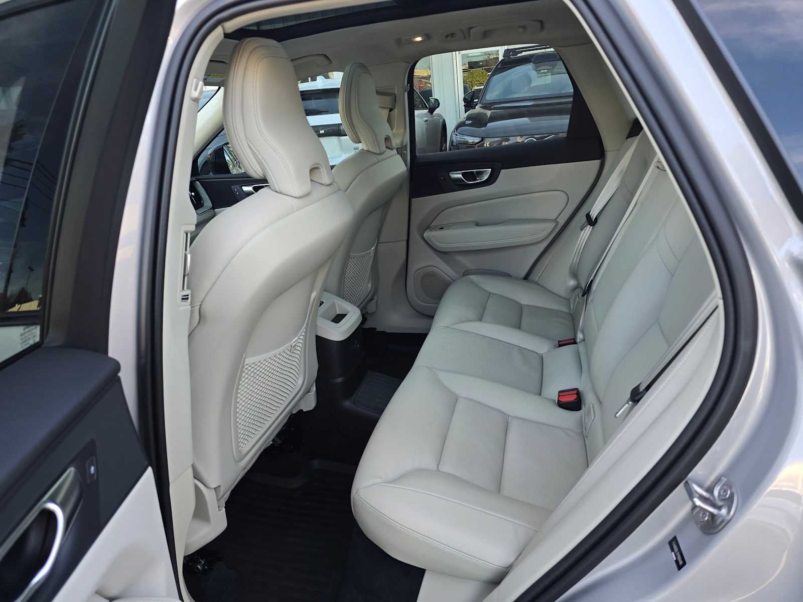 2024 Volvo XC60 Recharge Plug-In Hybrid Plus Dark Theme