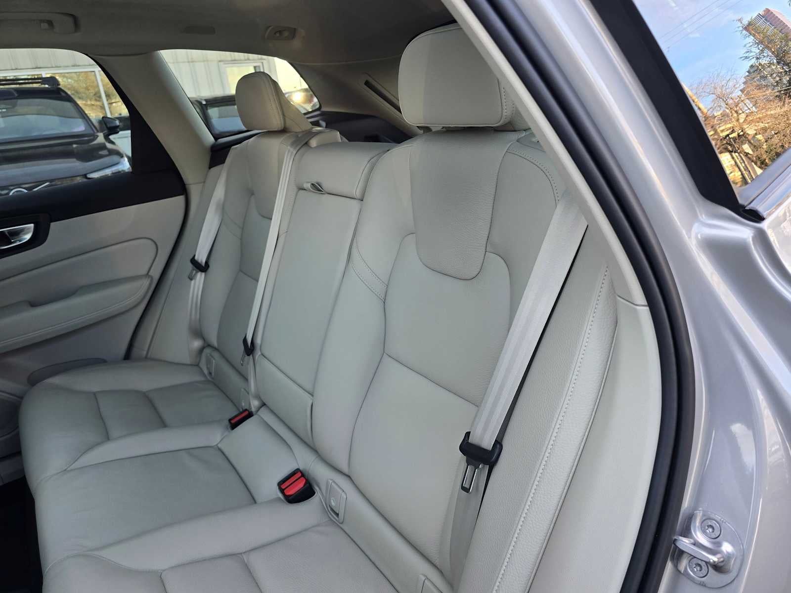 2024 Volvo XC60 Recharge Plug-In Hybrid Plus Dark Theme