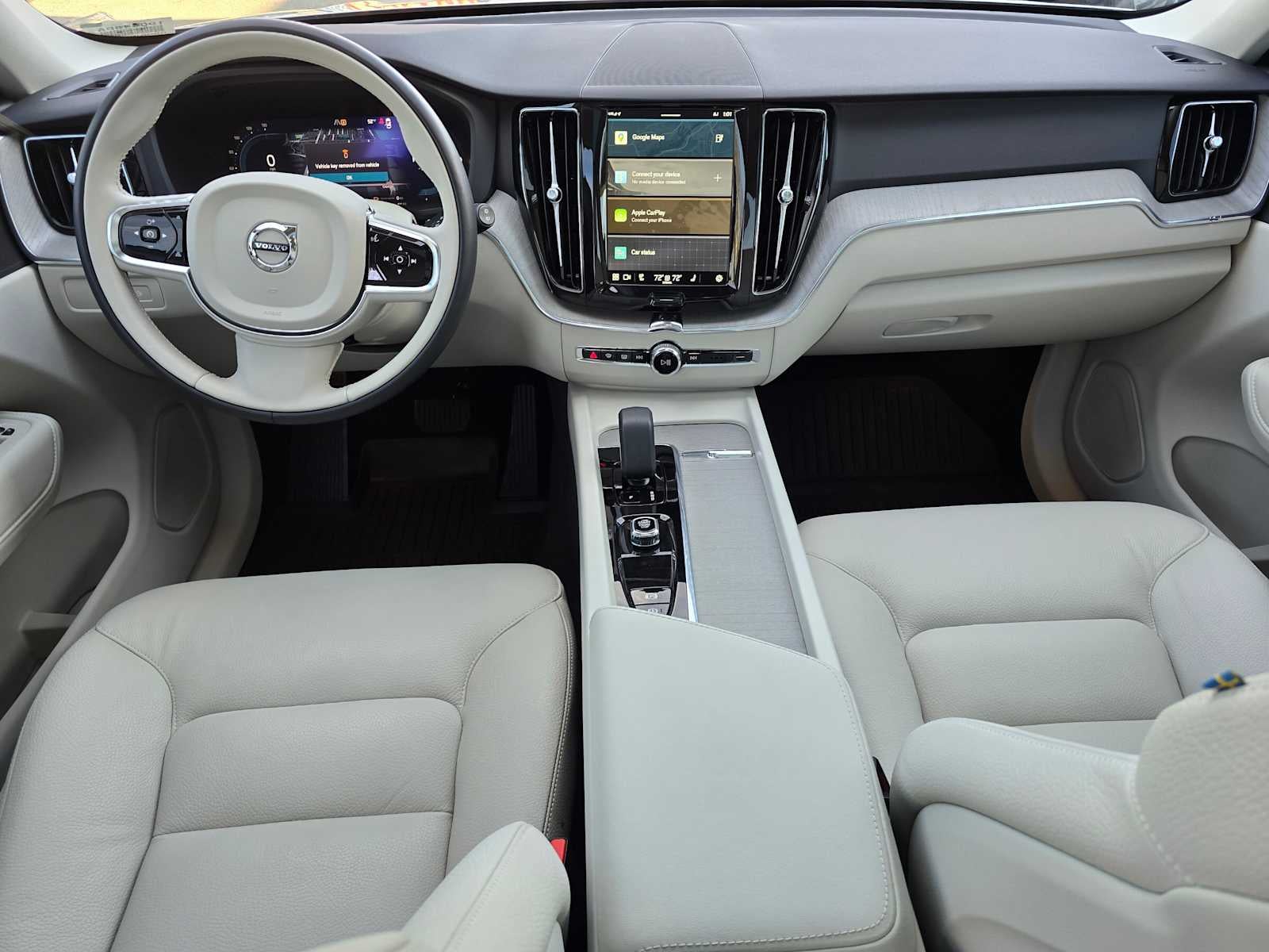 2024 Volvo XC60 Recharge Plug-In Hybrid Plus Dark Theme