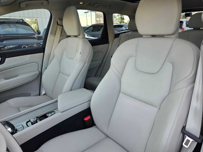 2024 Volvo XC60 Recharge Plug-In Hybrid Plus Dark Theme