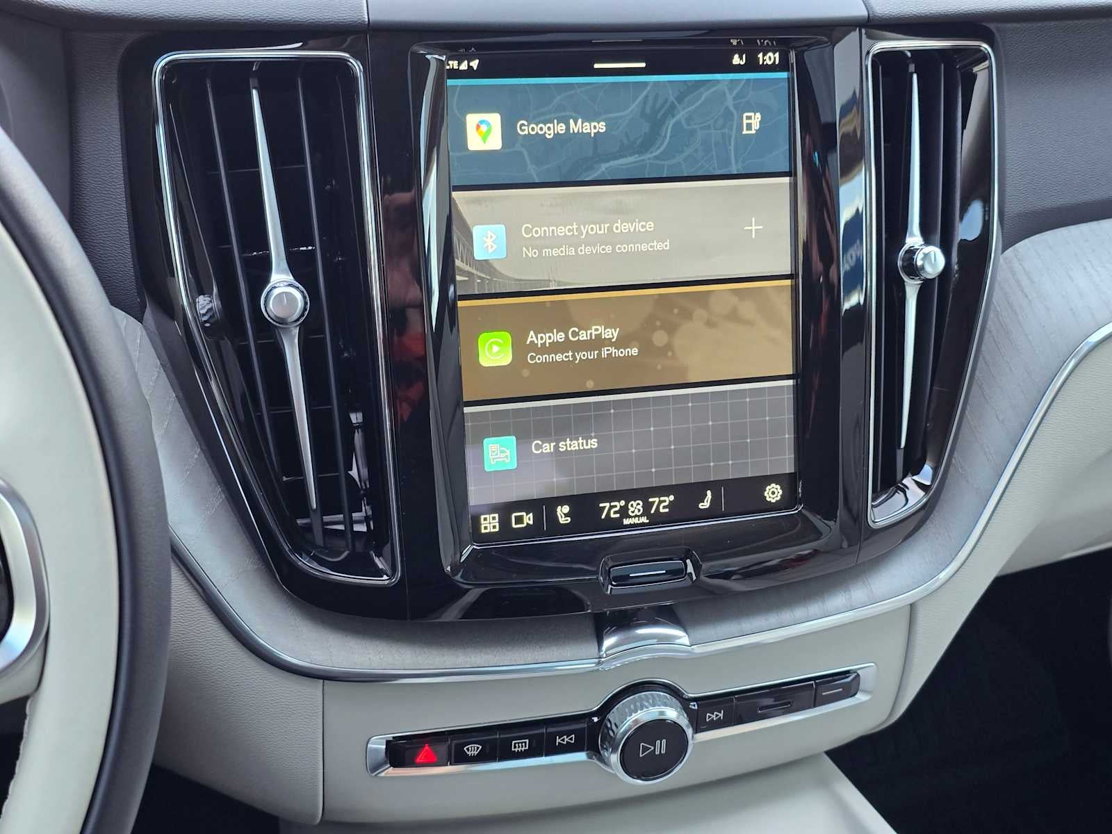 2024 Volvo XC60 Recharge Plug-In Hybrid Plus Dark Theme