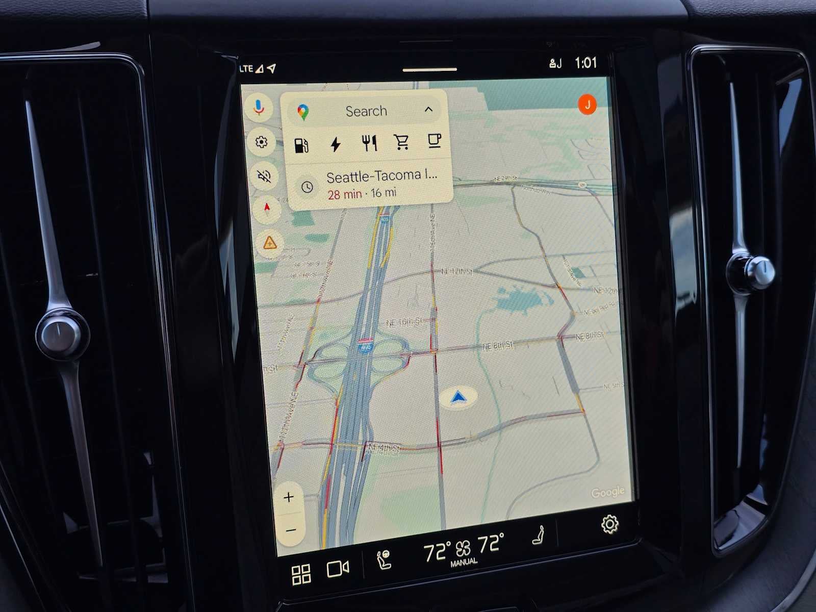 2024 Volvo XC60 Recharge Plug-In Hybrid Plus Dark Theme