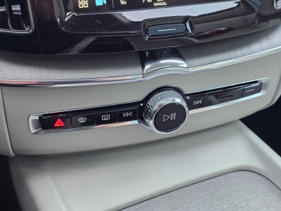 2024 Volvo XC60 Recharge Plug-In Hybrid Plus Dark Theme