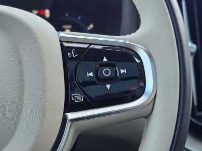 2024 Volvo XC60 Recharge Plug-In Hybrid Plus Dark Theme