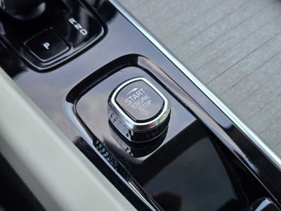 2024 Volvo XC60 Recharge Plug-In Hybrid Plus Dark Theme